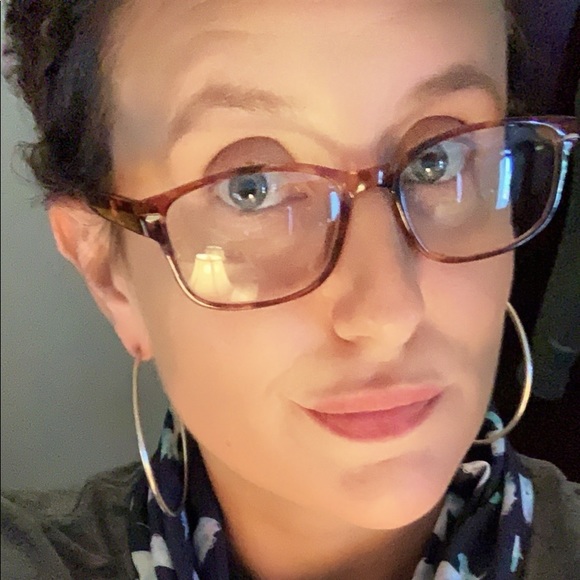 Meet your Posher, Sara - Picture 2 of 2